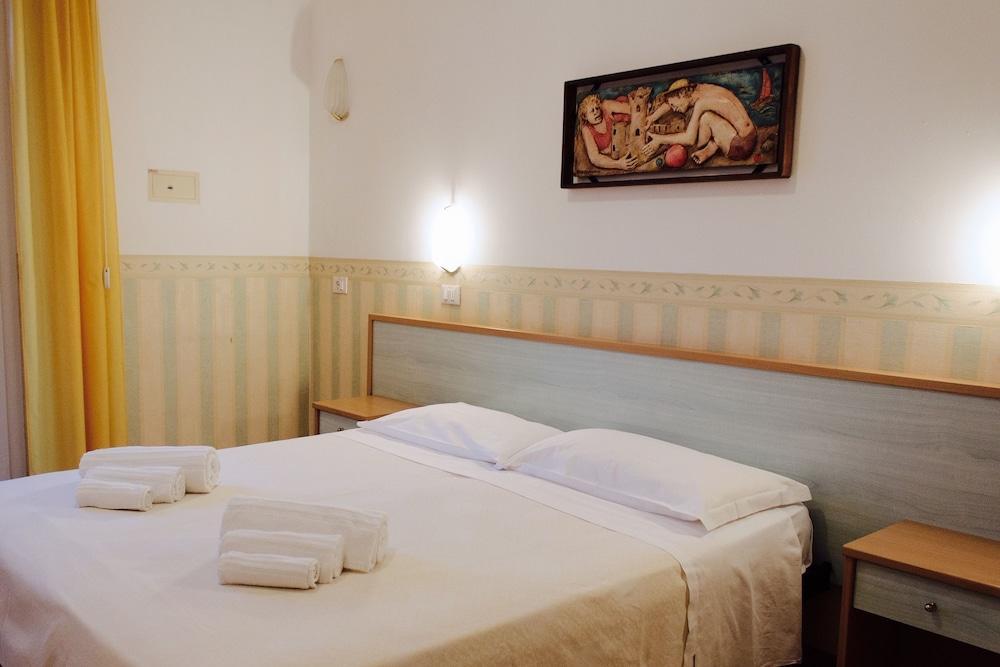 Hotel Plaza Cattolica Esterno foto
