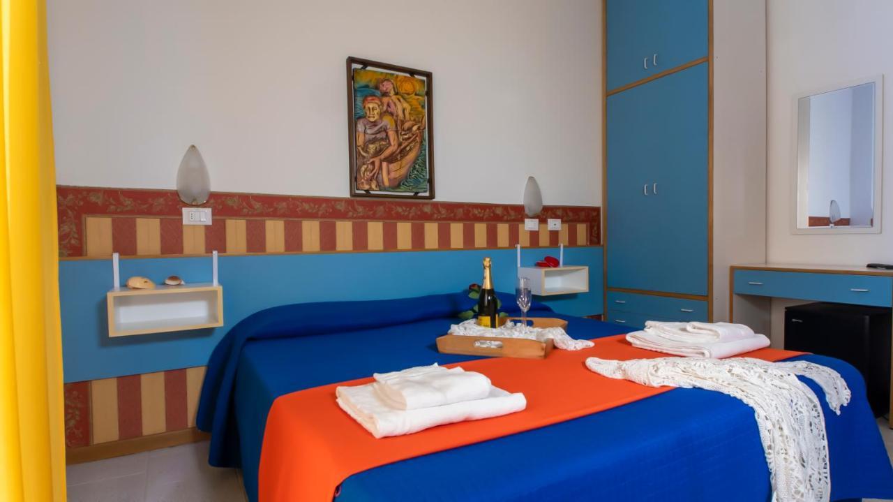 Hotel Plaza Cattolica Esterno foto