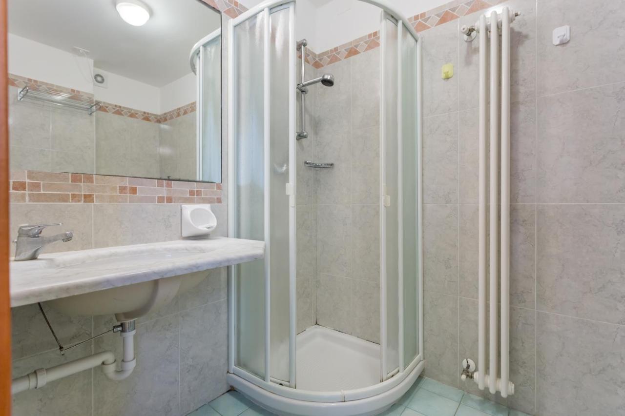 Hotel Plaza Cattolica Esterno foto