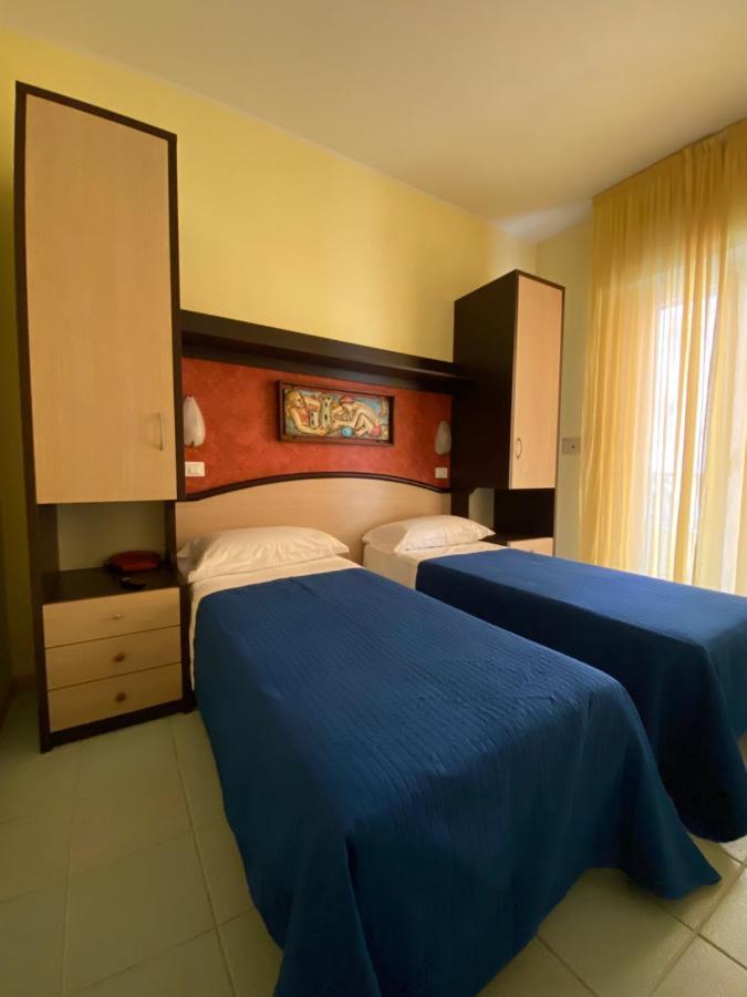 Hotel Plaza Cattolica Esterno foto