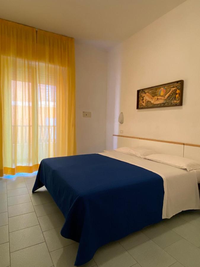 Hotel Plaza Cattolica Esterno foto