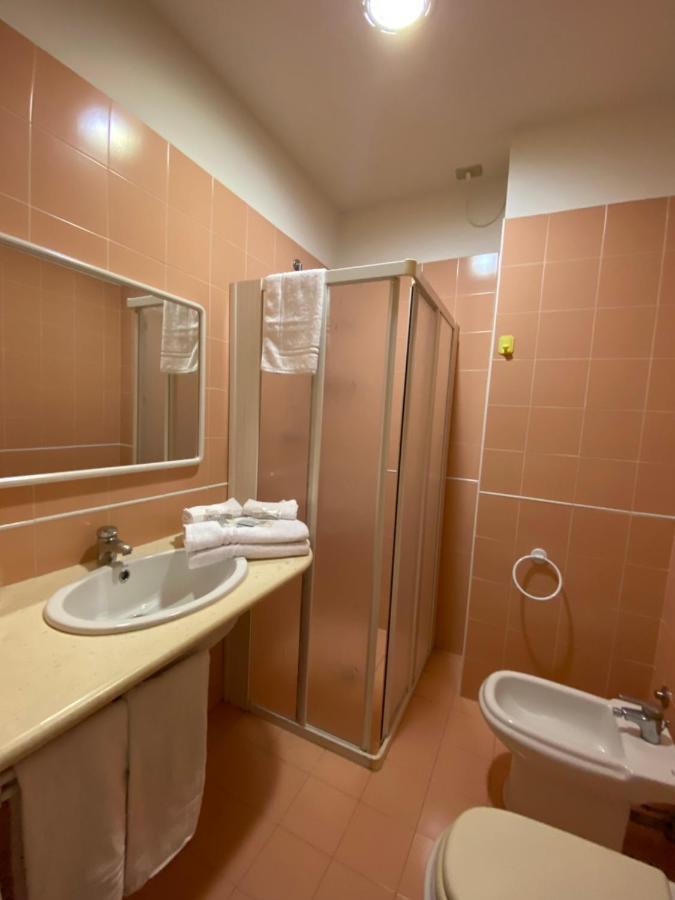 Hotel Plaza Cattolica Esterno foto