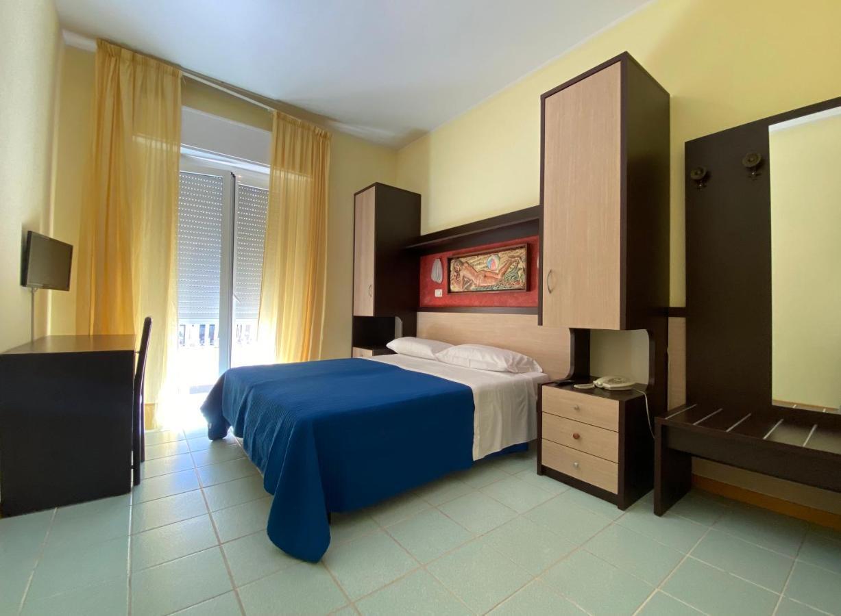 Hotel Plaza Cattolica Esterno foto