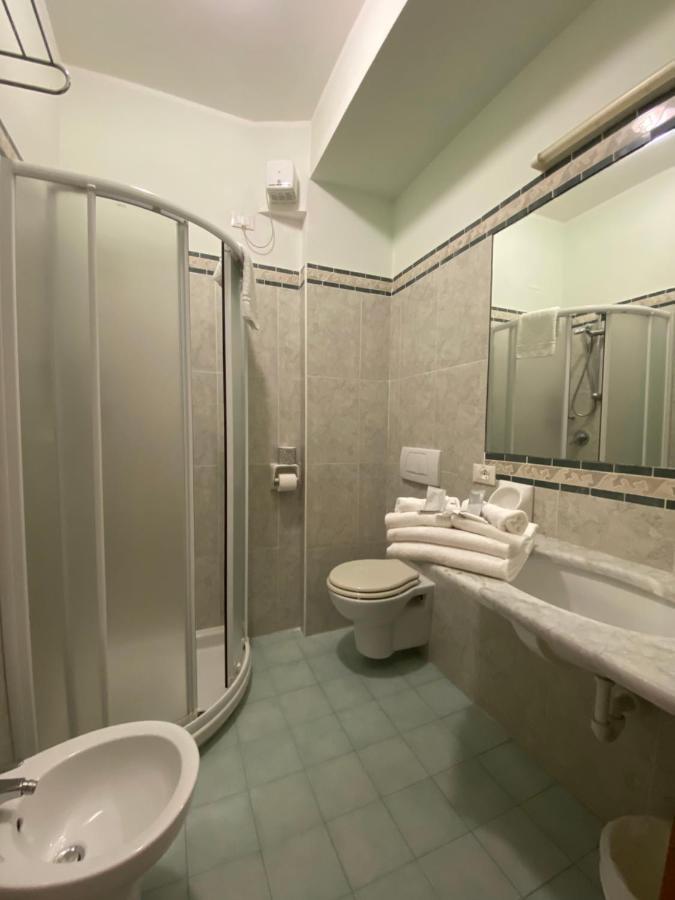 Hotel Plaza Cattolica Esterno foto