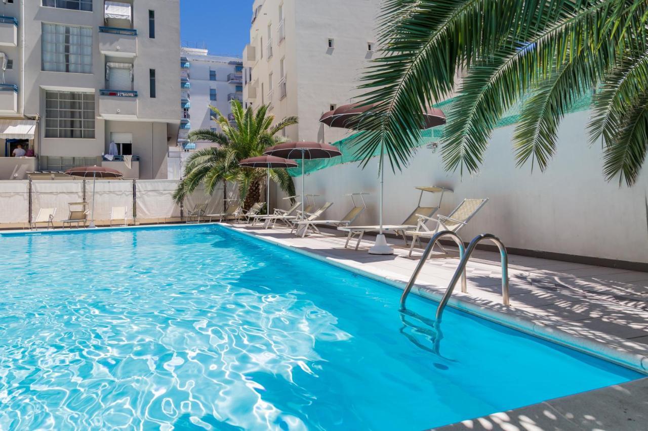 Hotel Plaza Cattolica Esterno foto