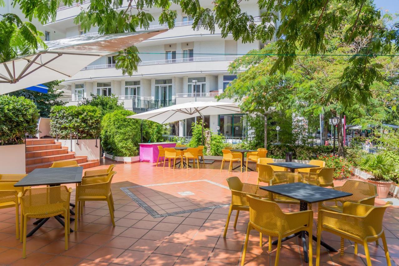 Hotel Plaza Cattolica Esterno foto